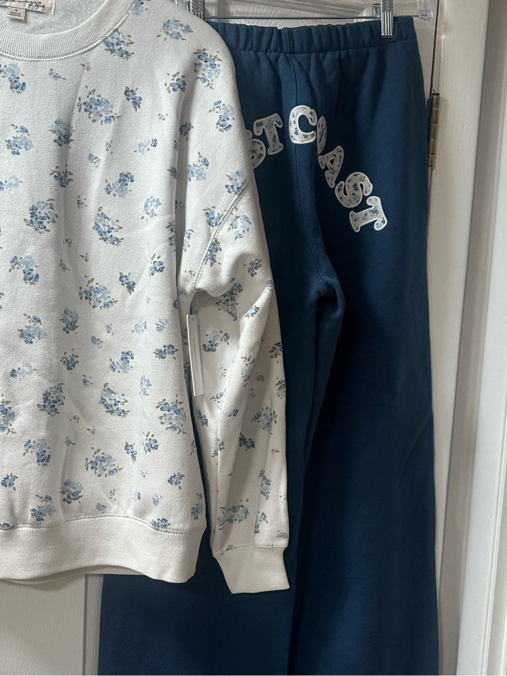 Vintage Havana White Crewneck with Light Blue Floral Print